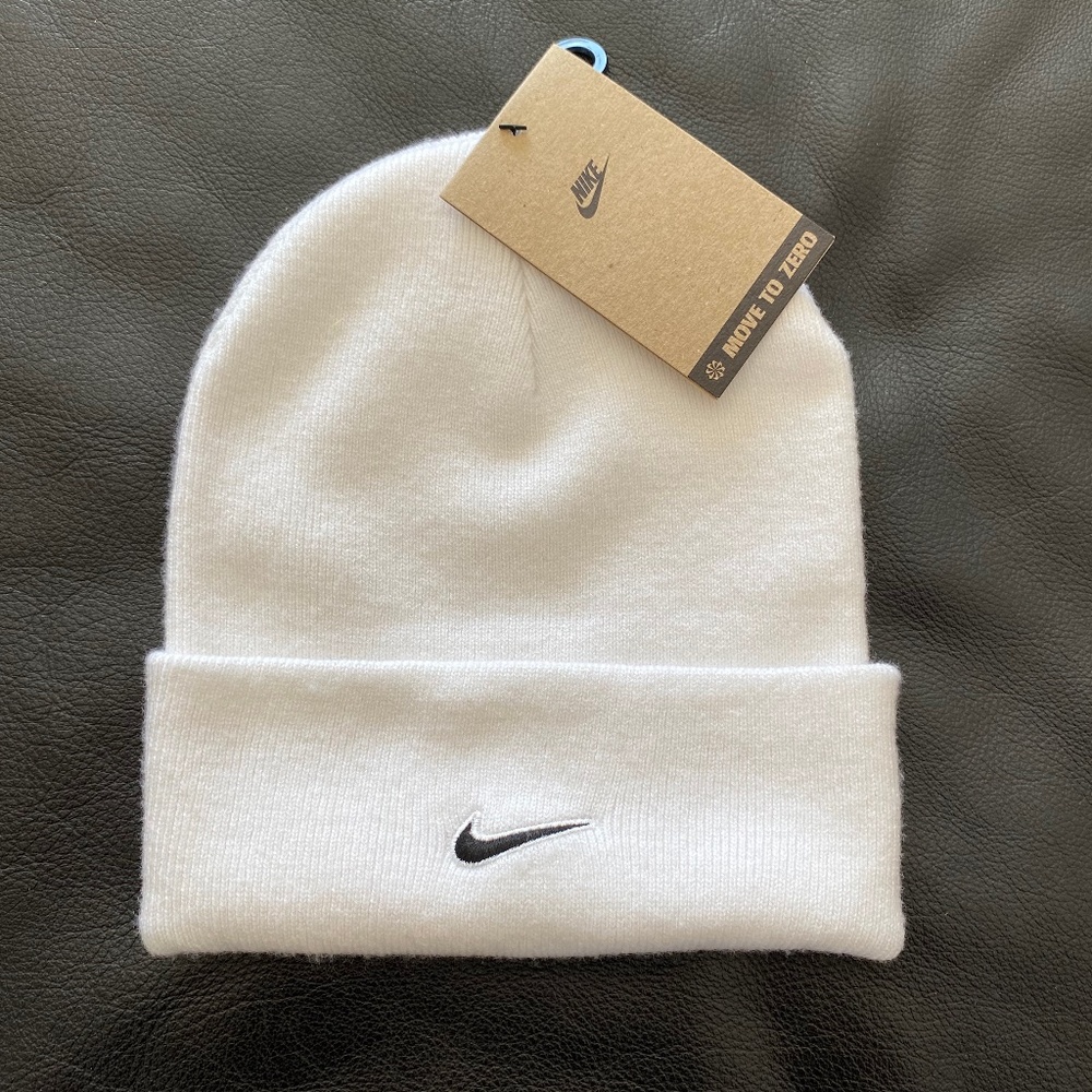 **NWT** Unisex Nike White winter hat/one size